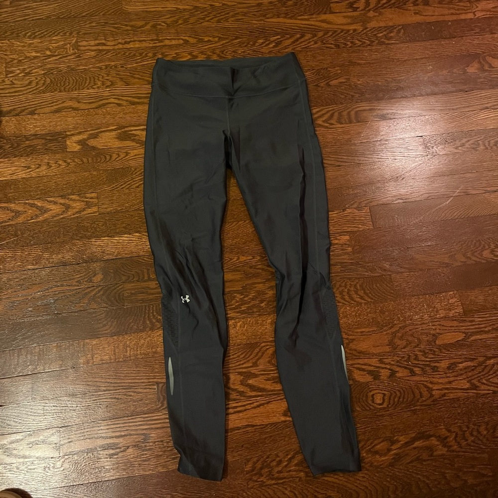 Under armor leggings with mesh on the calf area
